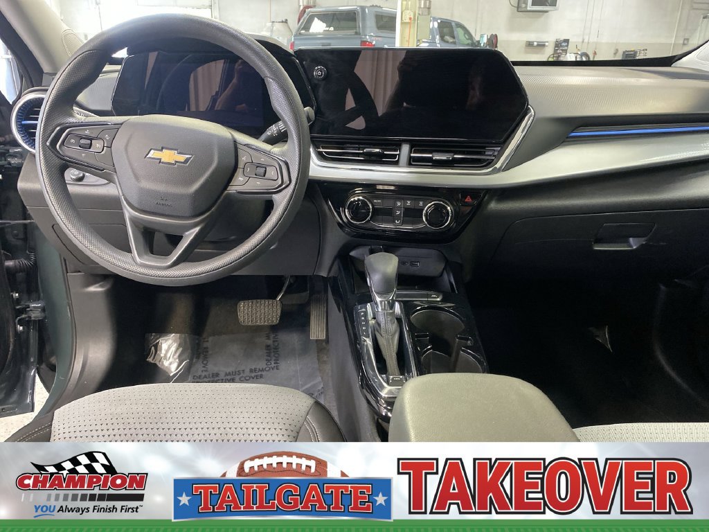 Certified 2025 Chevrolet Trax LT FWD image 27