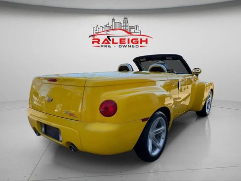 Used 2004 Chevrolet SSR w/ Preferred Equipment Group image 5