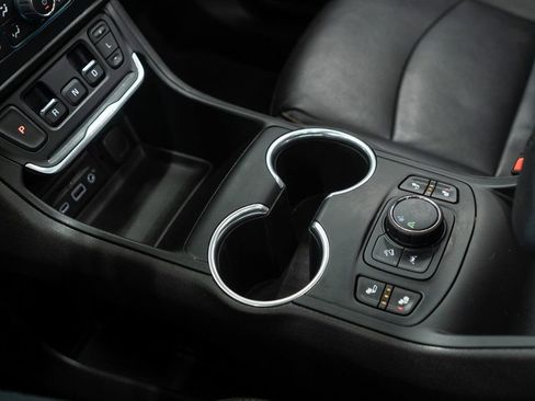 Used 2020 GMC Terrain SLT w/ Preferred Package image 17