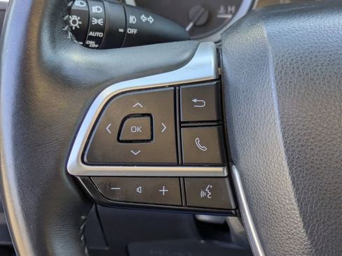 Used 2024 Toyota Highlander LE image 22
