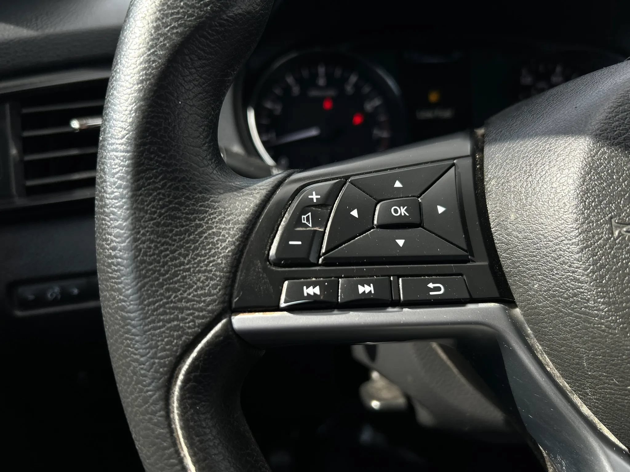 Used 2017 Nissan Rogue S AWD/4WD image 34