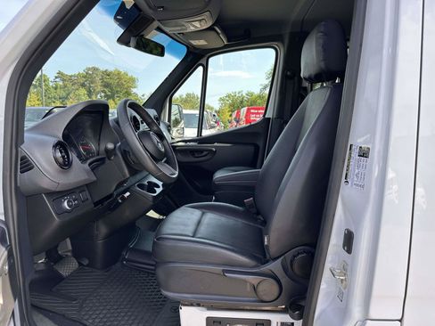 Used 2025 Mercedes-Benz Sprinter 2500 image 14