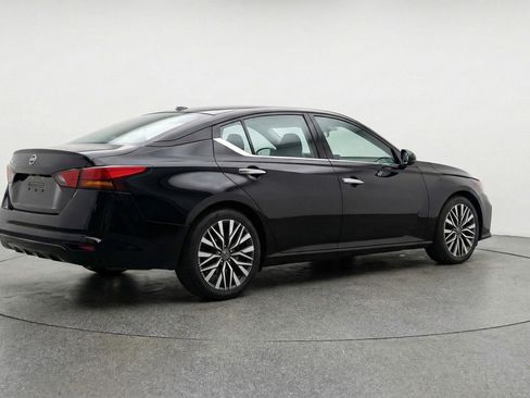 Used 2025 Nissan Altima 2.5 SV FWD image 9
