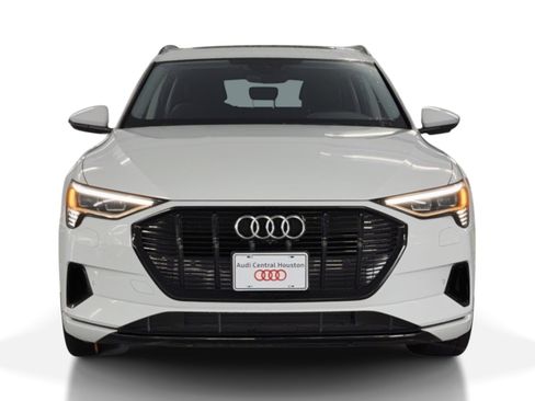 Used 2022 Audi e-tron Premium w/ Convenience Plus Package image 2
