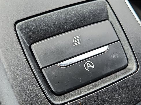 Used 2020 Ford Fusion SE image 25