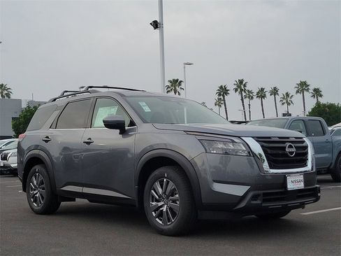 New 2025 Nissan Pathfinder SV w/ SV Premium Package image 22