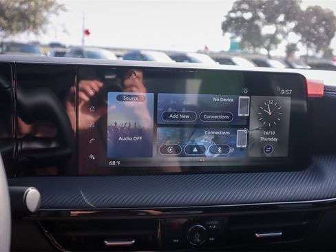 Used 2025 Nissan Kicks SR image 15