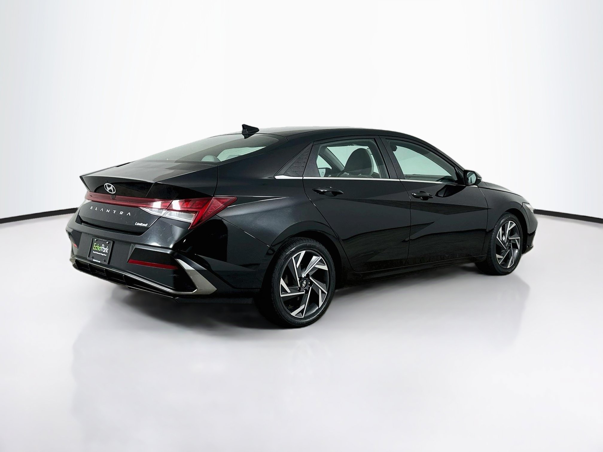 Used 2025 Hyundai Elantra Limited FWD image 9