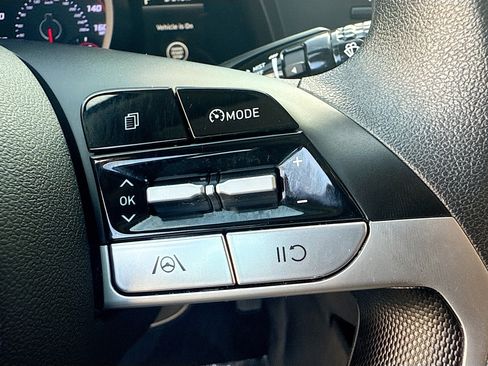 Used 2023 Hyundai Elantra SEL FWD image 36