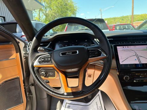Used 2023 Jeep Grand Cherokee L Summit AWD/4WD image 27