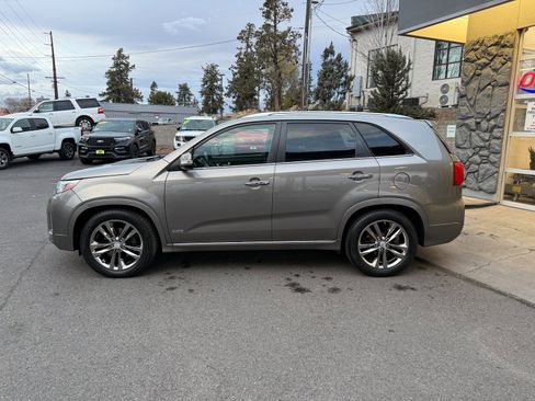 Used 2015 Kia Sorento SX image 2