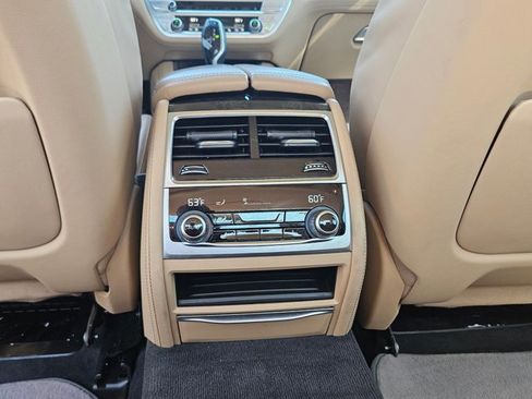 Used 2022 BMW 740i w/ Premium Package image 19