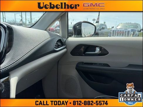 Used 2024 Chrysler Pacifica Limited FWD image 35
