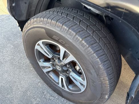 Used 2017 Toyota Tacoma TRD Sport w/ Tow Package RWD image 13