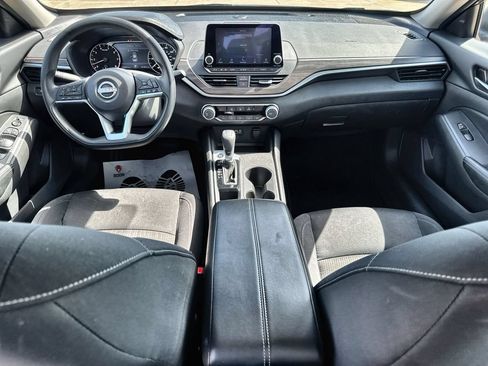 Used 2025 Nissan Altima 2.5 SV FWD image 25