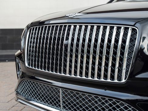 Used 2023 Bentley Bentayga Extended Wheelbase image 9