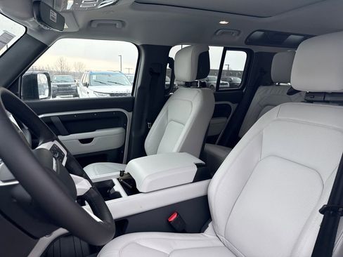 New 2026 Land Rover Defender 110 X-Dynamic SE image 10