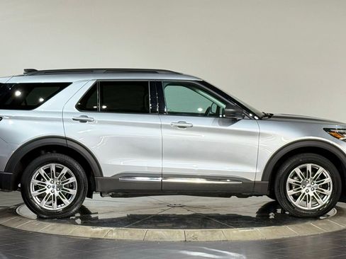 Used 2025 Ford Explorer Active w/ Active Comfort Package AWD/4WD image 11