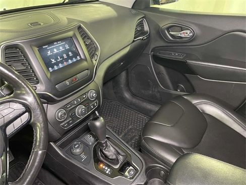 Used 2020 Jeep Cherokee Latitude Plus image 30