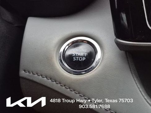 Used 2022 Toyota Highlander XLE FWD image 41