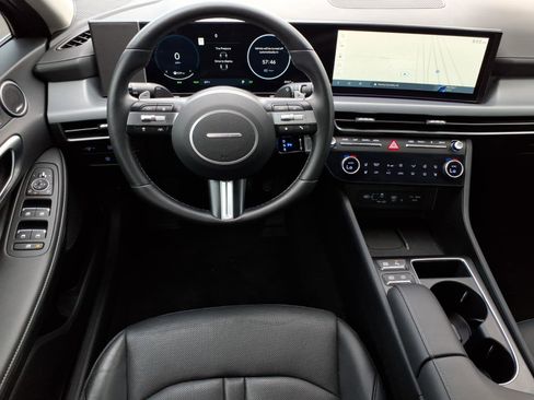 Certified 2025 Hyundai Sonata Limited FWD image 17