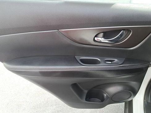 Used 2015 Nissan Rogue S image 7