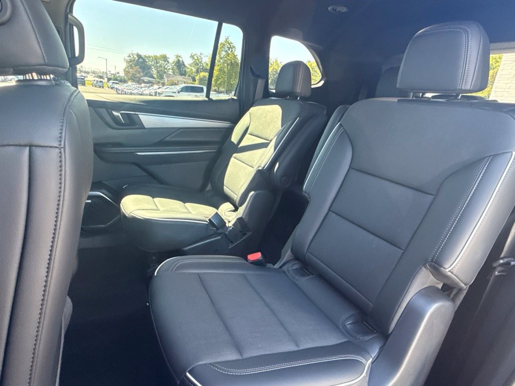 Used 2025 Buick Enclave Preferred AWD/4WD image 14