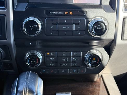 Used 2017 Ford F150 Platinum w/ Equipment Group 701A Luxury image 11