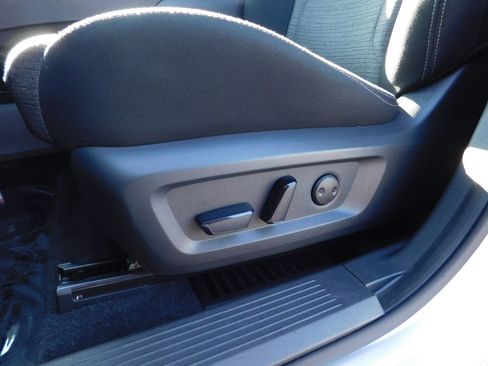 Used 2023 Nissan Rogue SV AWD/4WD image 17