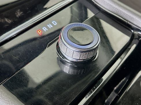 Used 2022 Jeep Grand Cherokee Laredo w/ Luxury Tech Group I AWD/4WD image 24