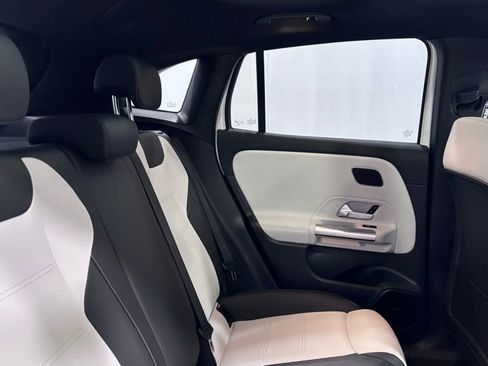 Used 2021 Mercedes-Benz GLA 250 4MATIC image 24