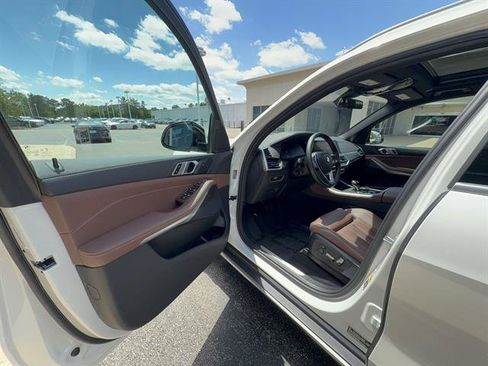 Used 2022 BMW X5 xDrive40i w/ Parking Assistance Package AWD/4WD image 7
