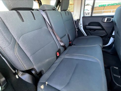 Used 2024 Jeep Wrangler Unlimited Sahara image 26