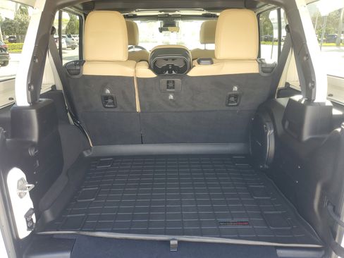 Used 2019 Jeep Wrangler Unlimited Rubicon image 12