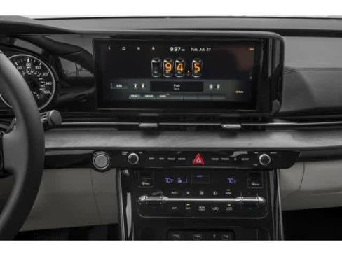 Used 2024 Kia Carnival EX image 13