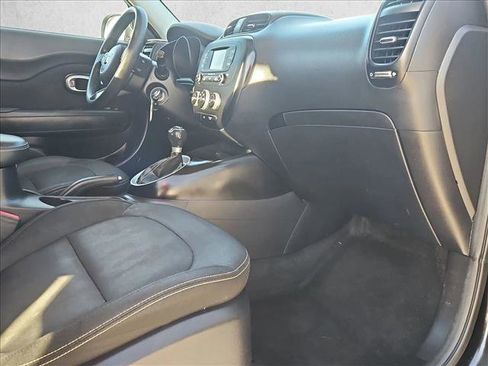 Used 2016 Kia Soul + image 21