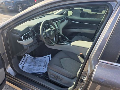 Used 2018 Toyota Camry LE w/ Convenience Package image 5