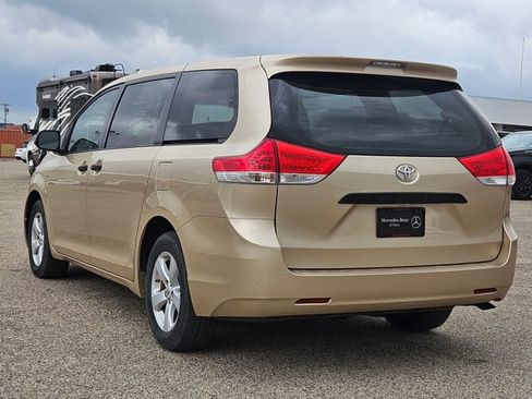 Used 2012 Toyota Sienna FWD image 7