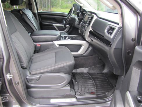 Used 2017 Nissan Titan SV AWD/4WD image 12