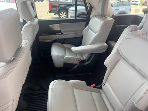 Certified 2025 Ford Expedition Active AWD/4WD image 11