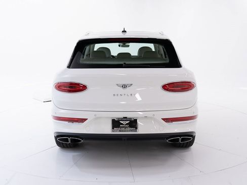 Used 2024 Bentley Bentayga V8 image 4