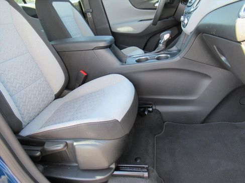 Used 2022 Chevrolet Equinox LS image 10