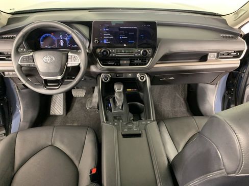 Used 2025 Toyota Grand Highlander Limited image 40