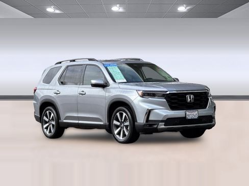 Certified 2025 Honda Pilot Touring image 7