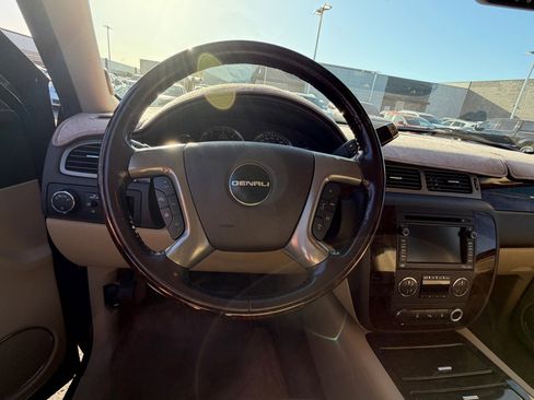 Used 2011 GMC Yukon Denali AWD/4WD image 10