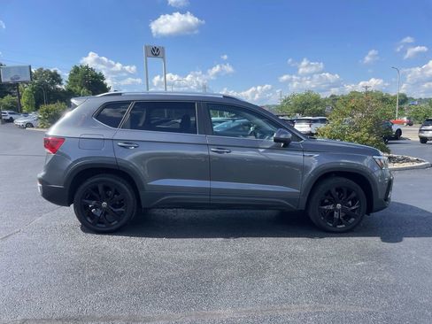 Used 2022 Volkswagen Taos SE w/ IQ.Drive SE Package FWD image 4
