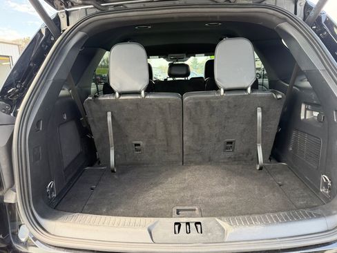 Used 2025 Ford Explorer ST-Line w/ ST-Line Street Pack image 9