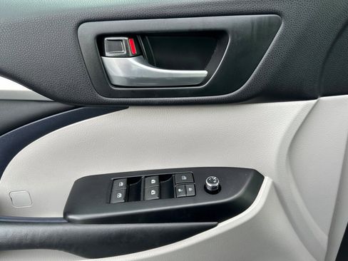 Used 2015 Toyota Highlander XLE image 15