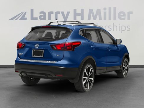 Used 2019 Nissan Rogue Sport SL w/ Premium Package FWD image 2