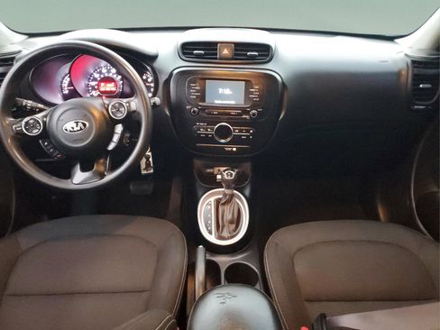 Used 2017 Kia Soul + image 7